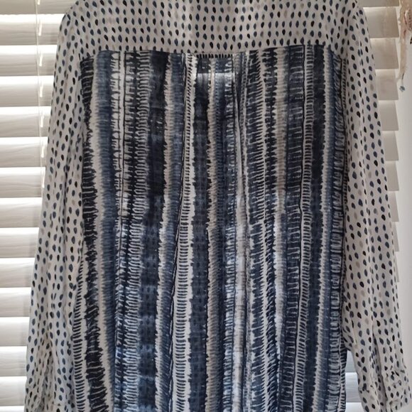 Style & Co Women’s Mixed Print Blouse Shirt Medium Blue Dot Stripe Back Roll Tab - Picture 7 of 9